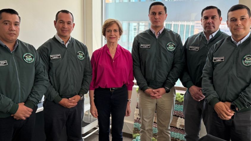 Matthei en reunión con oficiales penitenciarios