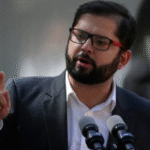 Boric responde por la fallida compra de la casa de Allende, pero quedan más dudas que certezas