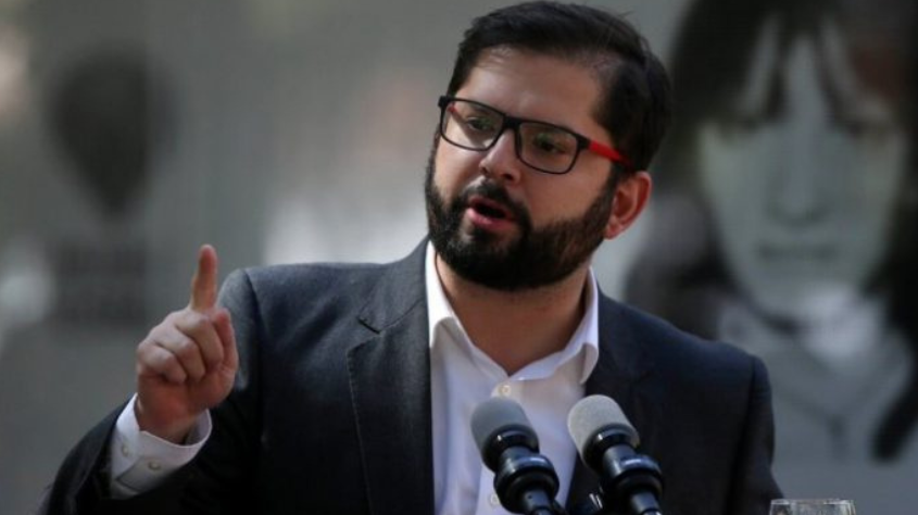 Boric responde por la fallida compra de la casa de Allende, pero quedan más dudas que certezas