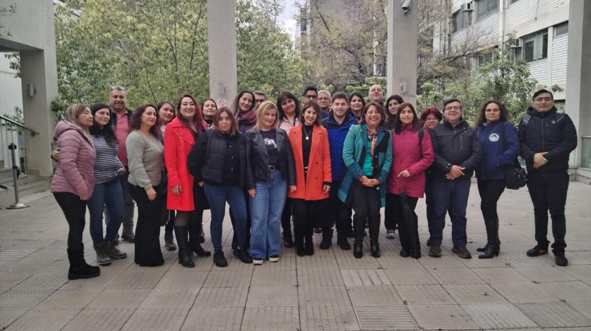Estudiantes y docentes en la inauguración de la Escuela de Formación Sindical Avanzada 2025 en la Región Metropolitana