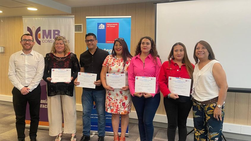 Escuela de Formación Sindical Nivel Avanzado en la RM certifica a 38 dirigentes del retail y laboratorios (2025)