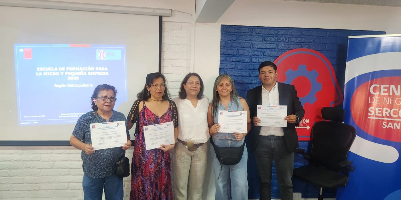 “Entrega de certificados a emprendedores de la Escuela MIPES 2025”