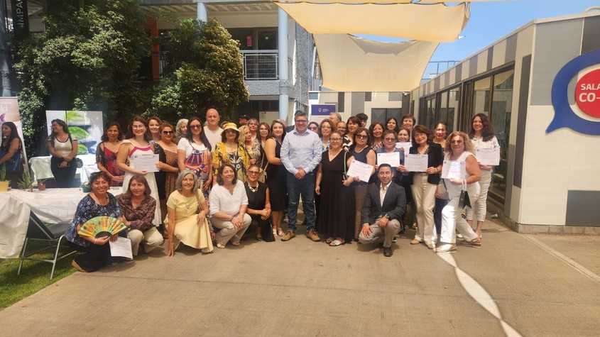 “Ceremonia de certificación Escuela de Formación MIPES 2025 en la Región Metropolitana”