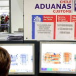 La red secreta del aeropuerto: funcionarios de Aduanas, courier y empresarios tras contrabando millonario