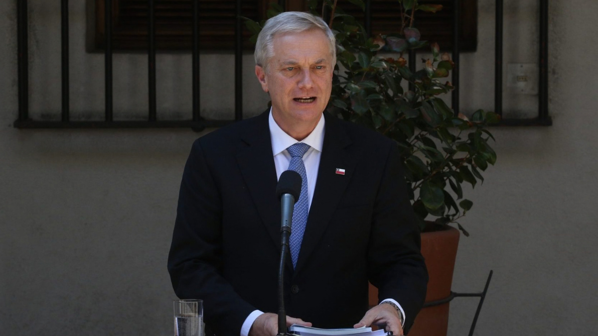 El Plan de Reconstrucción Nacional presentado por el gobierno de José Antonio Kast busca reactivar la economía y reconstruir zonas afectadas por incendios. La propuesta abre un debate sobre sus ventajas, riesgos fiscales y efectos en la inversión.