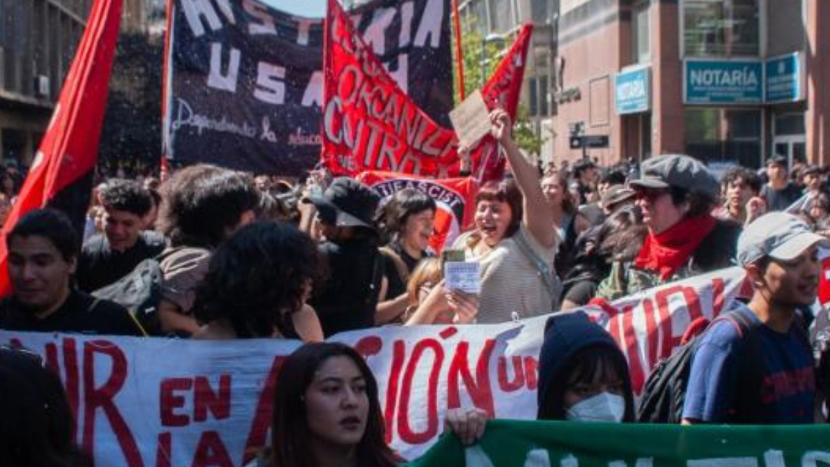 Secundarios y universitarios retoman protestas en medio de baja convocatoria y divisiones internas