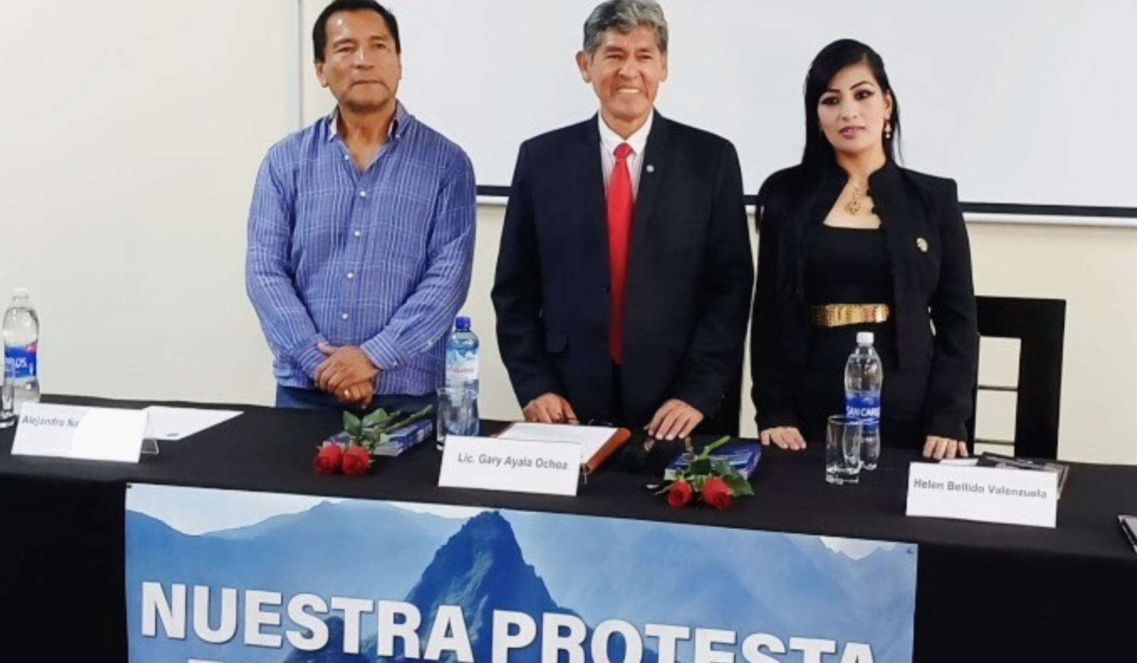 Los colectivos Comunidad Humanista, Refundación del Perú, y Profesionales por el Cambio, alineados por fortalecer la cultura cívica en el país, se reunieron para presentar el Manifiesto por la Dignidad en el Perú ante una coyuntura que consideran la más crítica en más de 200 años de república.