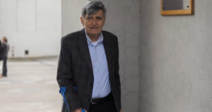 Camilo Escalona permanece en coma inducido en Clínica Indisa
