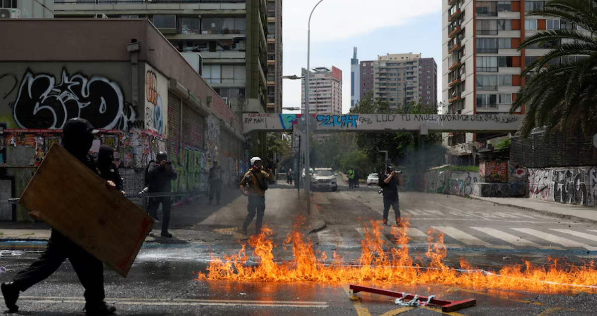 18-O deja 110 detenidos y 14 carabineros lesionados: Gobierno anuncia posibles querellas.