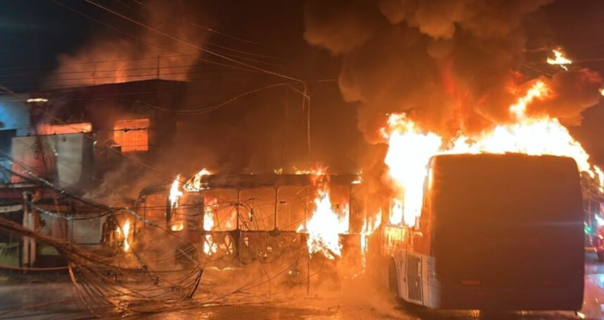 Un bus RED fue incendiado