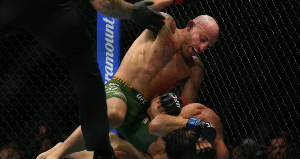 Volkanovski hace historia en UFC 333 tras vencer por nocaut técnico a Evloev